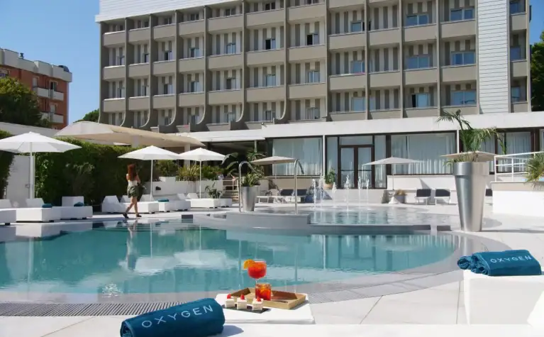 Oxygen Cycling Hotel