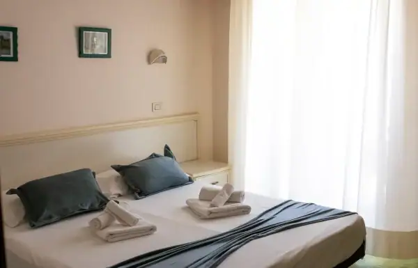 Camera comunicante fronte mare